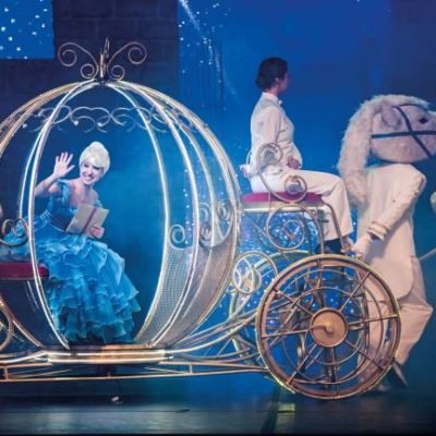 Versão 4D de Cinderella tem palco  giratório, dez cenários e orquestra